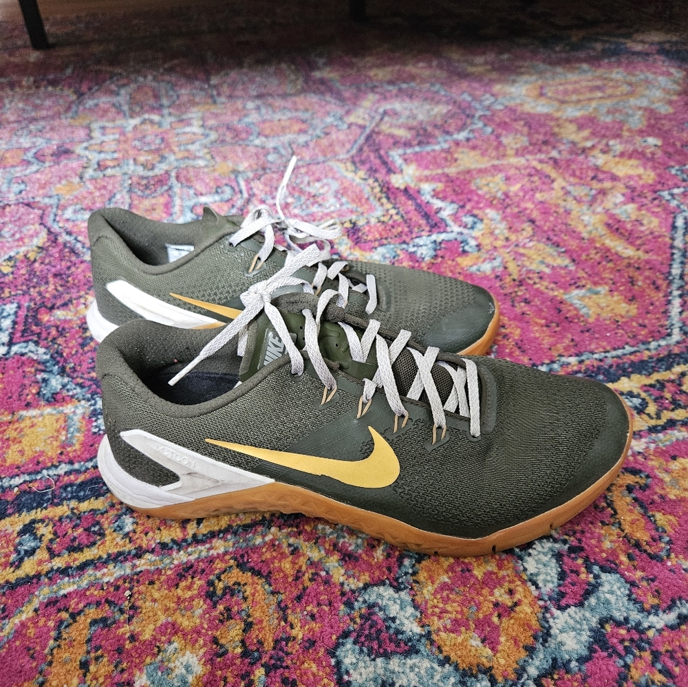 Nike Men's Olive Green and Gold Athletic Shoes